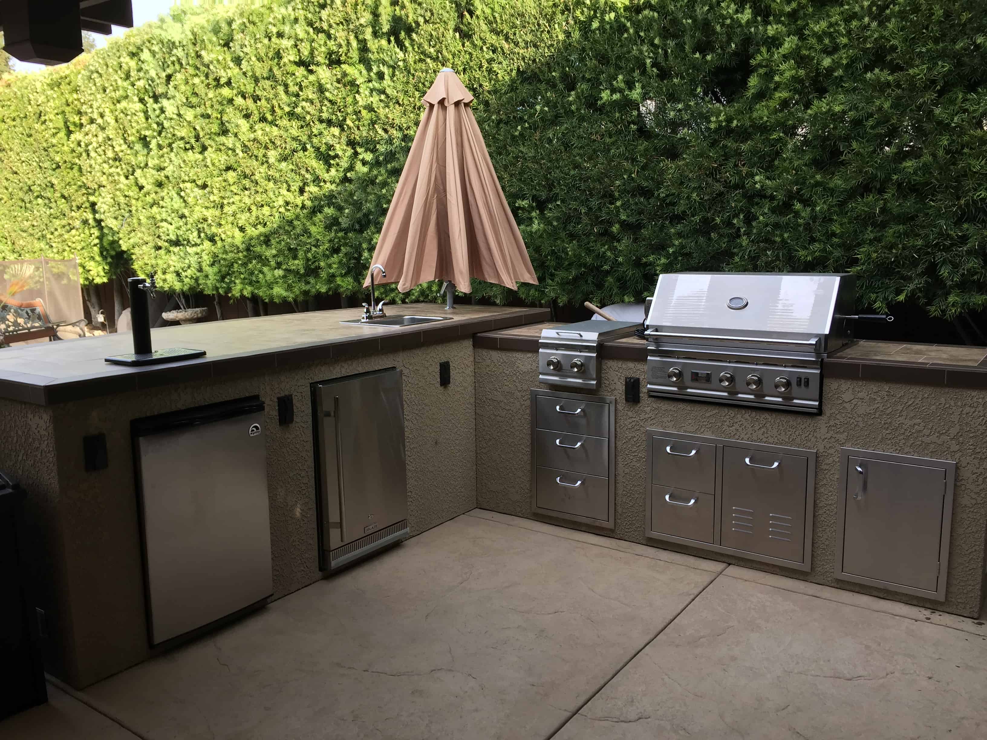 outdoor kitchen and bbq